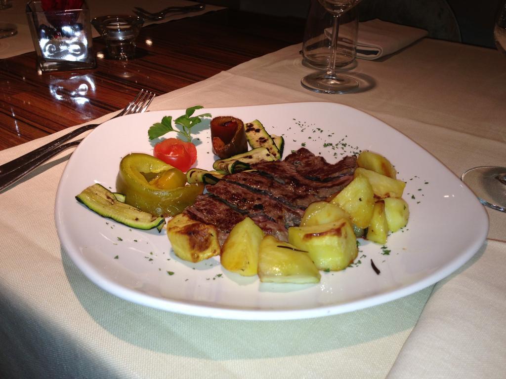 Albergo Dei Laghi Turate Luaran gambar